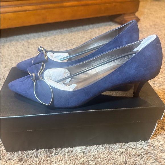 Talbots Shoes - Talbots Navy Blue Suede Kitten Heels with Bow Accent 8.5 New in Box